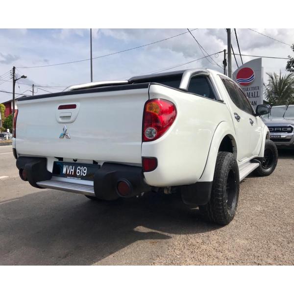  Mitsubishi Triton