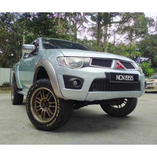  Mitsubishi Triton