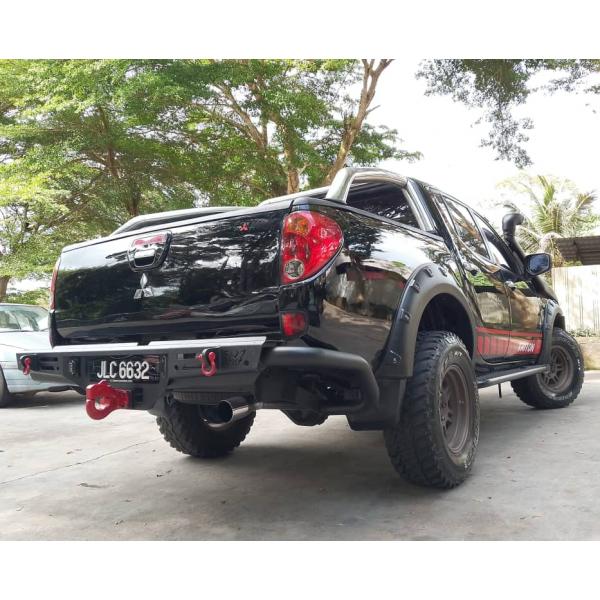  Mitsubishi Triton