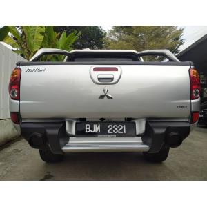  Mitsubishi Triton