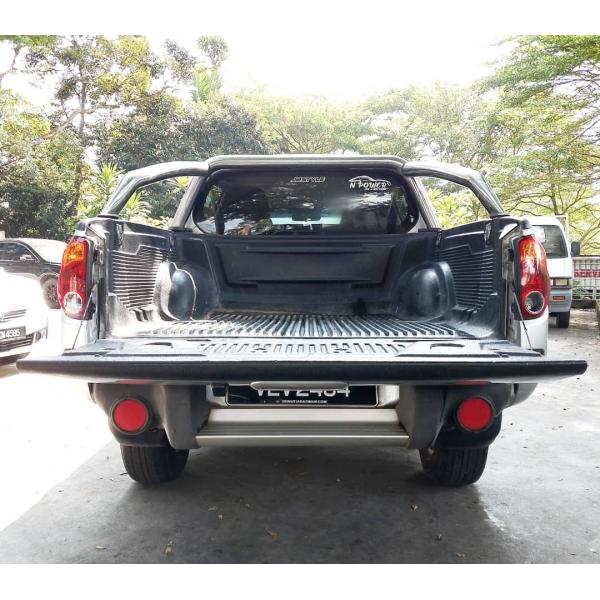  Mitsubishi Triton