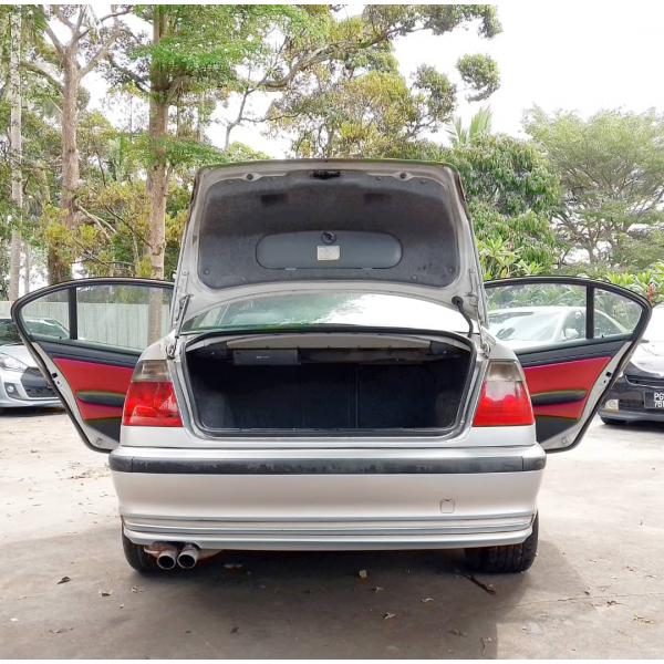  BMW 323i