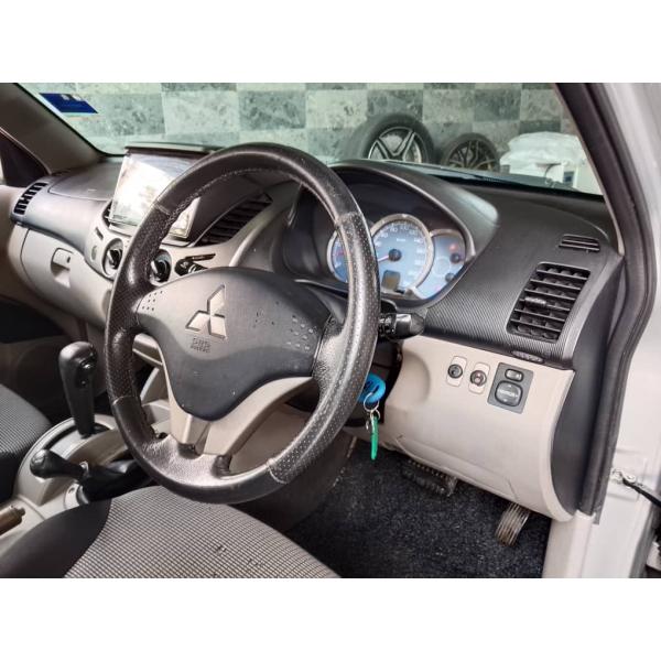  Mitsubishi Triton