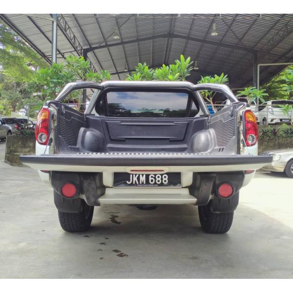  Mitsubishi Triton