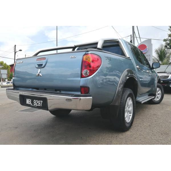  Mitsubishi Triton