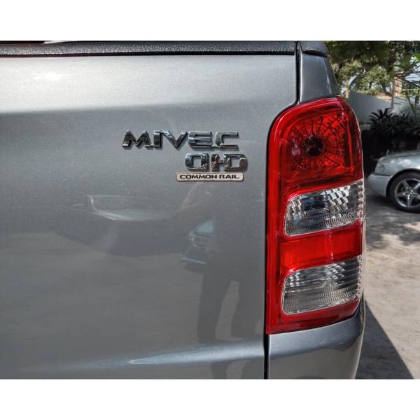  Mitsubishi Triton