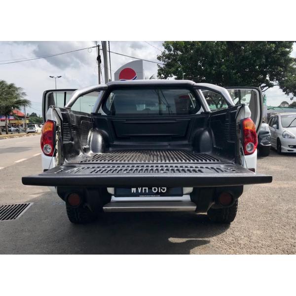  Mitsubishi Triton