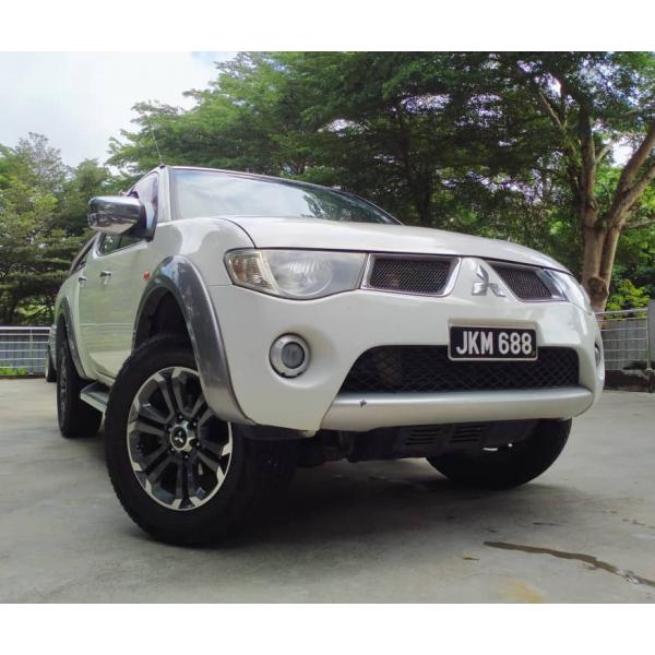  Mitsubishi Triton