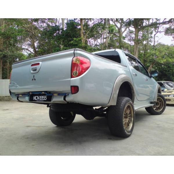  Mitsubishi Triton