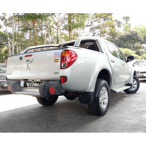  Mitsubishi Triton