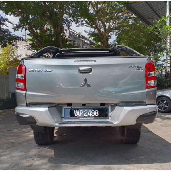  Mitsubishi Triton