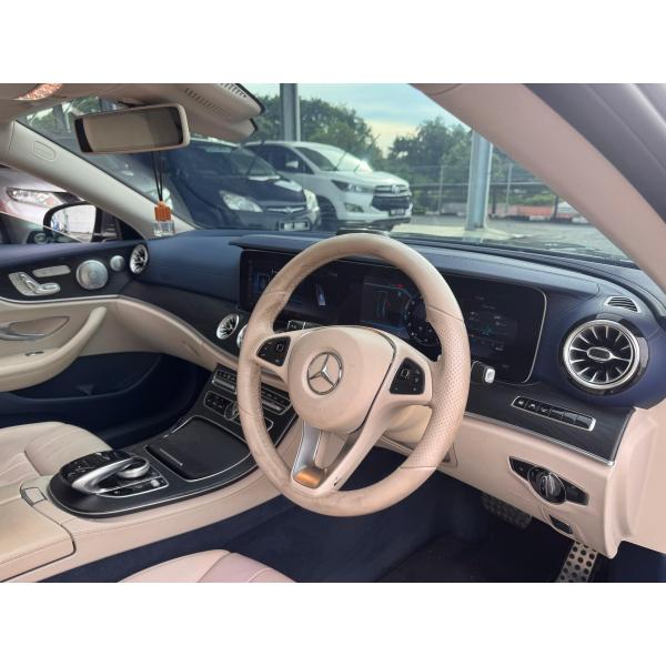Mercedes-Benz E200