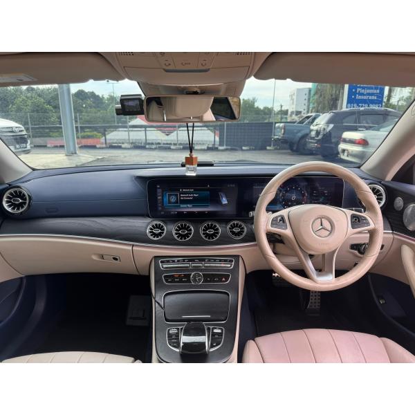 Mercedes-Benz E200
