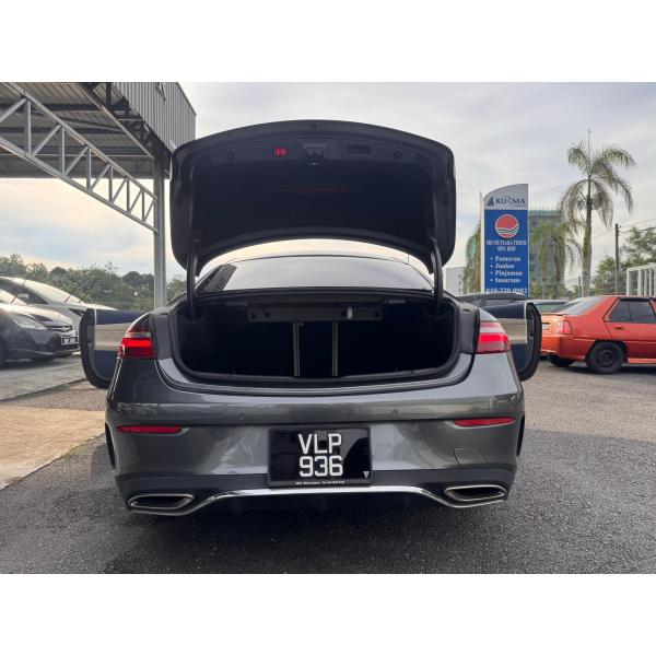 Mercedes-Benz E200