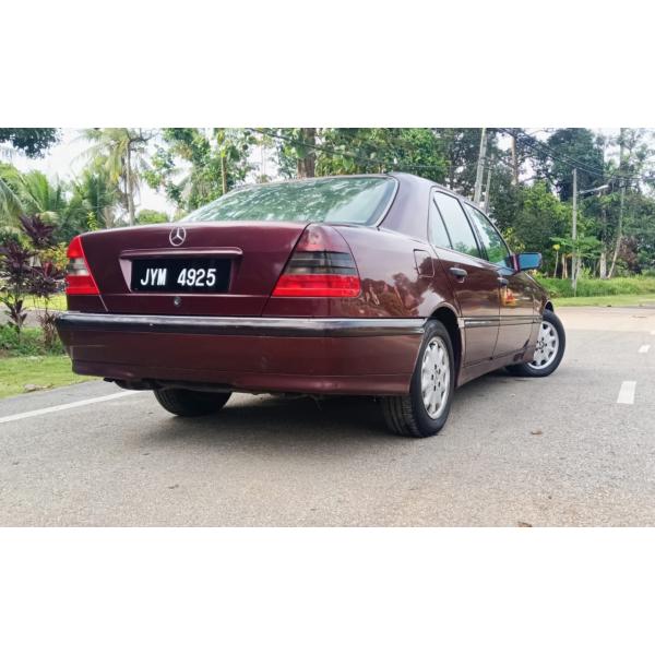 Mercedes-Benz C200