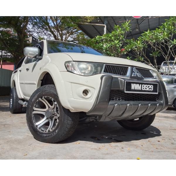  Mitsubishi Triton