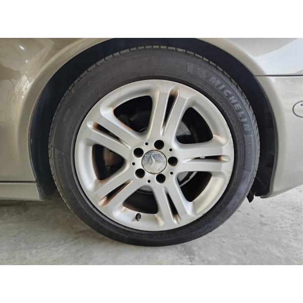  Mercedes-Benz E230