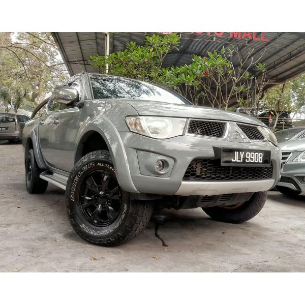  Mitsubishi Triton