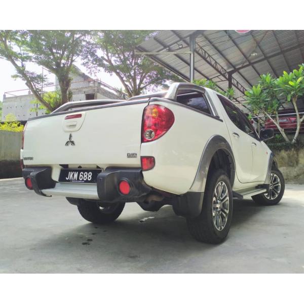  Mitsubishi Triton