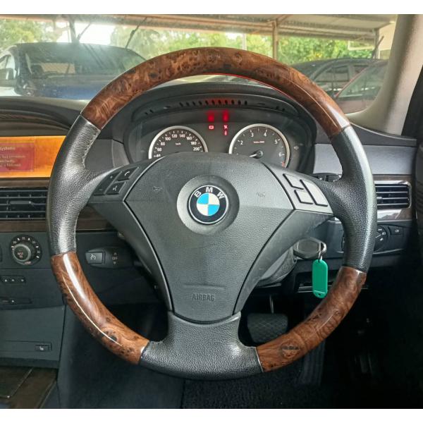  BMW 530i