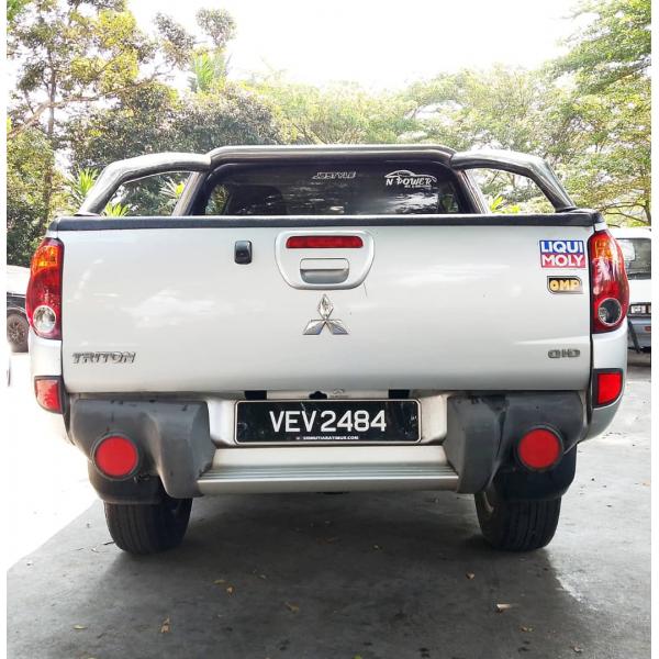  Mitsubishi Triton