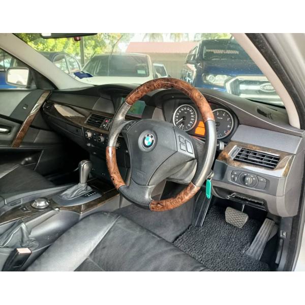 BMW 530i