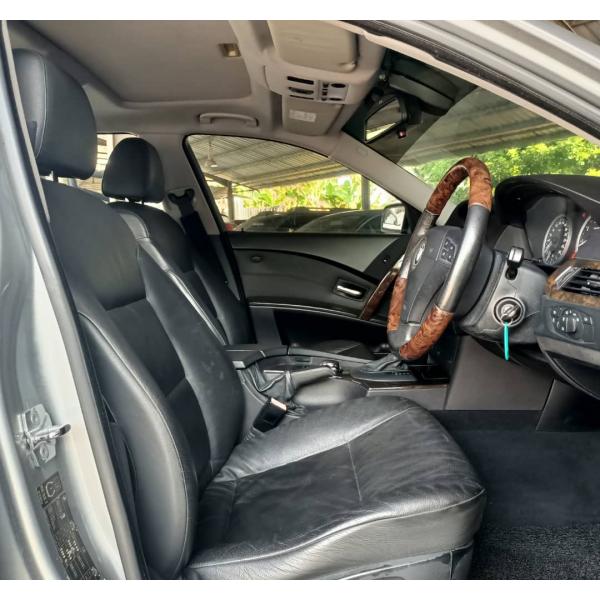  BMW 530i