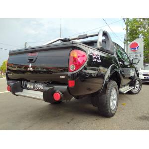  Mitsubishi Triton