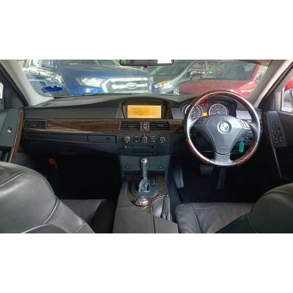  BMW 530i