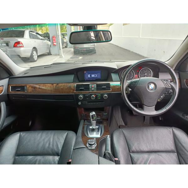  BMW 523i