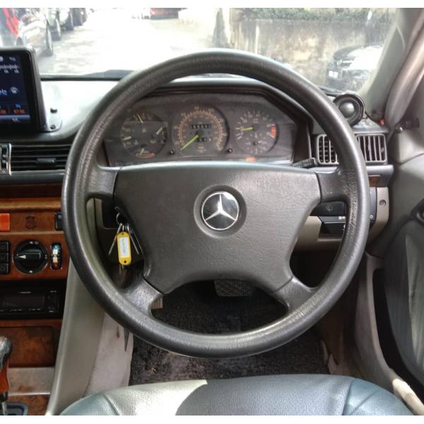  Mercedes-Benz E260