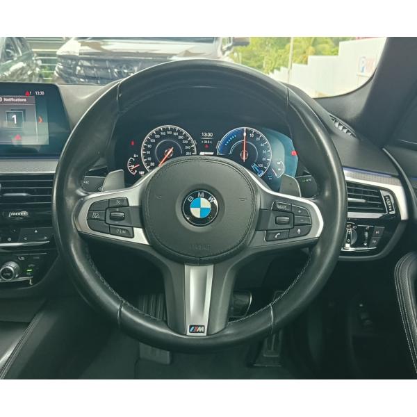  BMW 530i