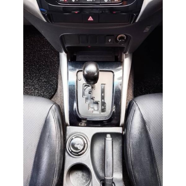  Mitsubishi Triton