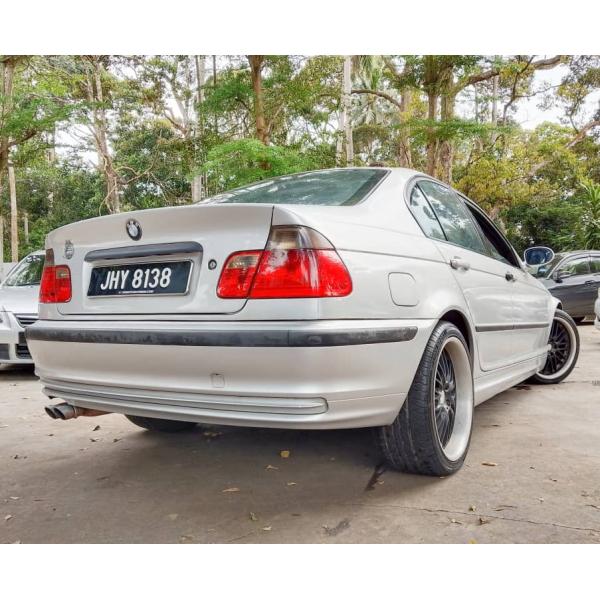  BMW 323i