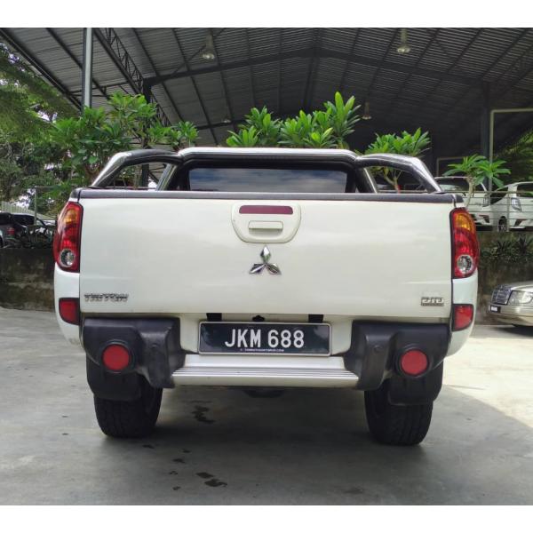  Mitsubishi Triton